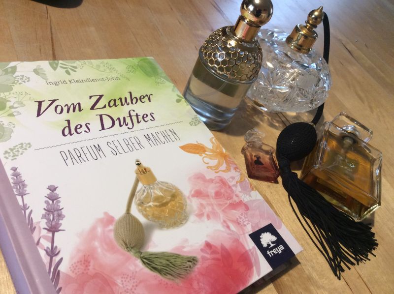 Parfumambivalenz & ein duftender Buchtipp Vom Zauber des Duftes 001 - Parfumambivalenz & ein duftender Buchtipp